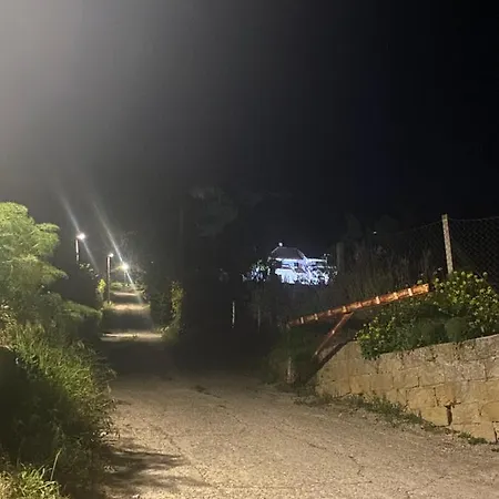 Sikelia Bed & Breakfast *
